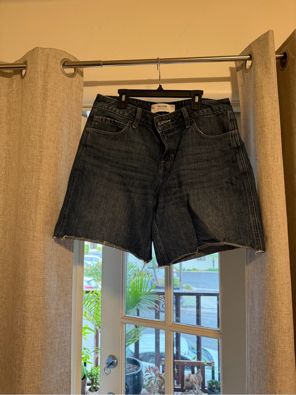 Hollister low-rise baggy Denim Shorts size 8/w29